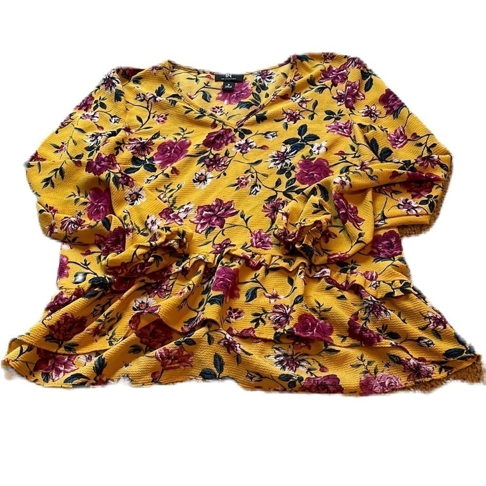 IN San Francisco M yellow floral v-neck top with flared hem